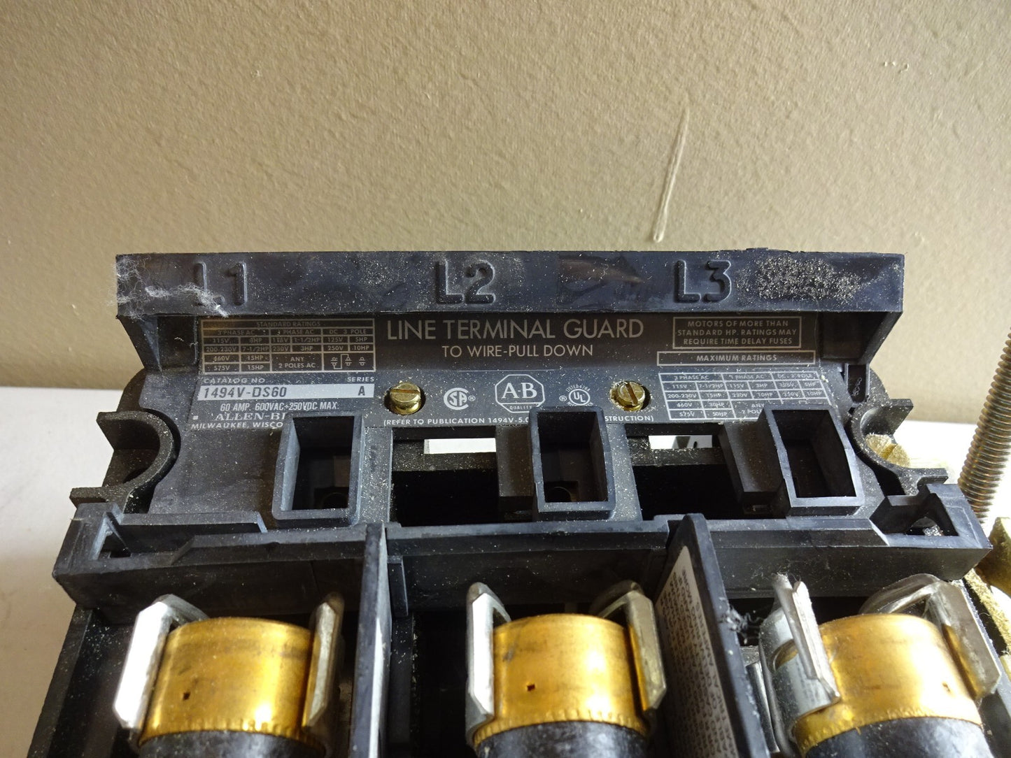 ALLEN BRADLEY 1494V-DS60 / DISCONNECT SWITCH WITH 1494V-FSR666 AND FUSES SER A