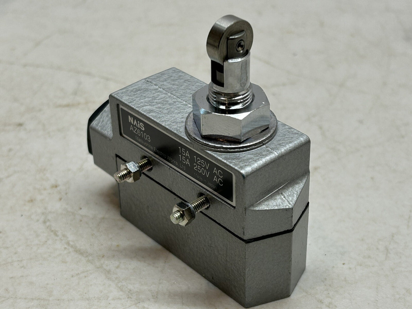 NAIS AZ6103 LIMIT SWITCH 15A / 125VAC / 250VAC / NEW NO BOX