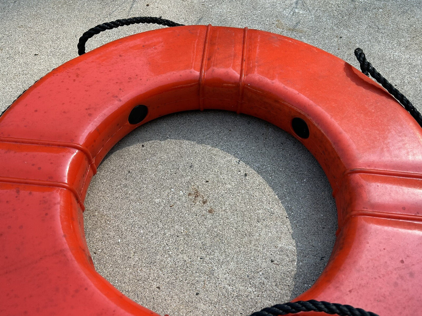 TAYLOR MADE 569 / 24 INCH ORANGE POLYETHYLENE SHELL LIFE RING / BLACK ROPE