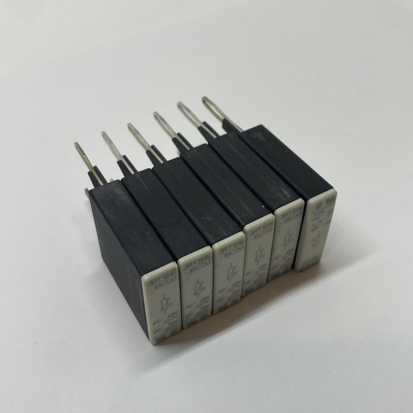 (LOT OF 6) Siemens 3RT1916-1BC00 Surge Suppressor Varistor 48-127 VAC 70-150 VDC