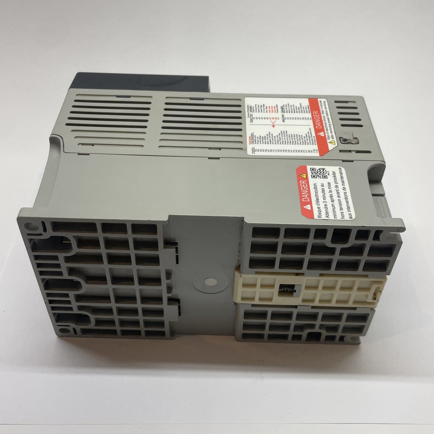 Allen Bradley 22A-D6P0N104 /A PowerFlex 4 AC Drive 480 VAC 3PH 2.2kW / 3HP