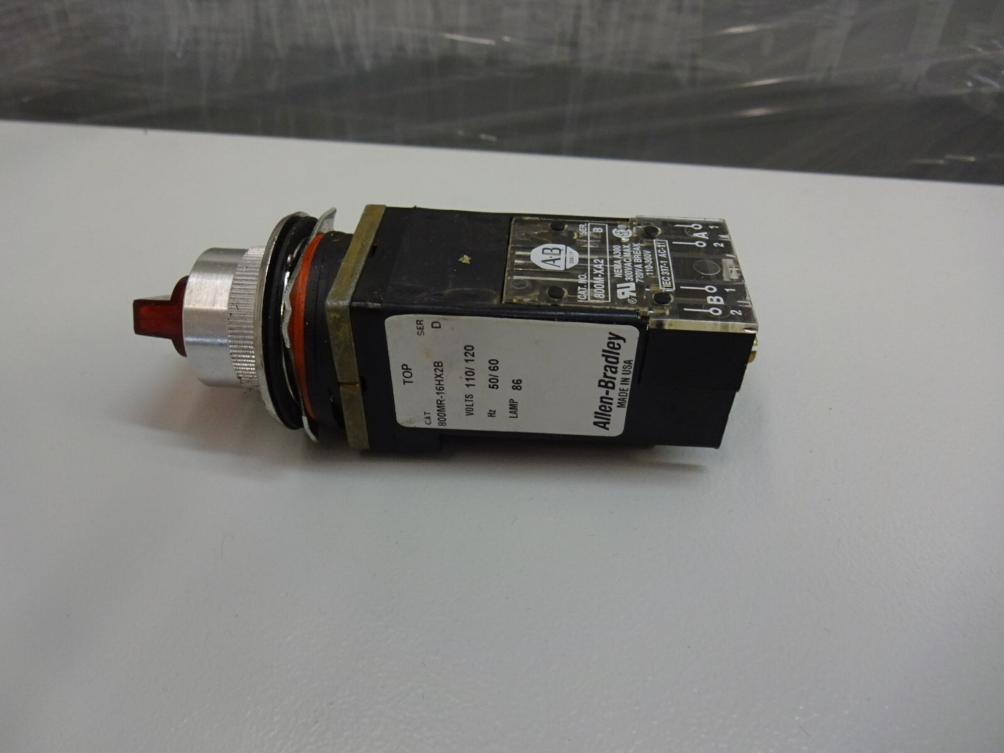ALLEN-BRADLEY 800MR-16HX2B RED / SELECTOR SWITCH SERIES D 110/120 V 50/60 HZ