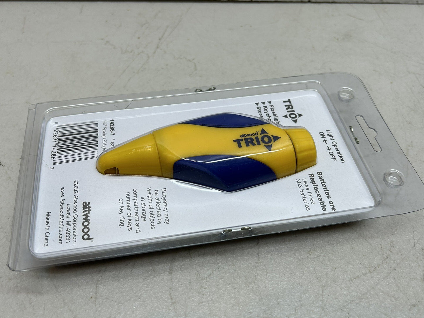 ATTWOOD TRIO FLOATING LED FLASHLIGHT / WATERPROOF STORAGE KEYCHAIN / NEW