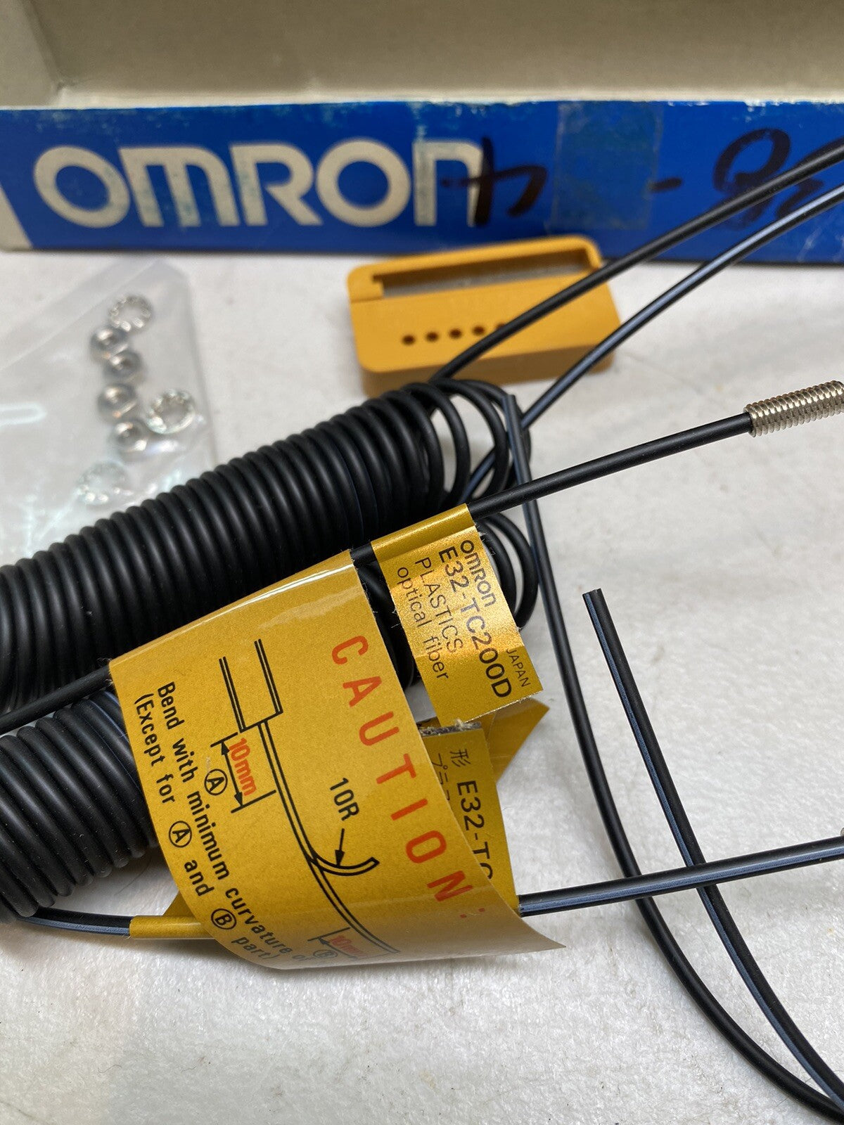 (LOT OF 2) OMRON E32-TC200D Fiber Optic Through-Beam Sensor Cable / Head