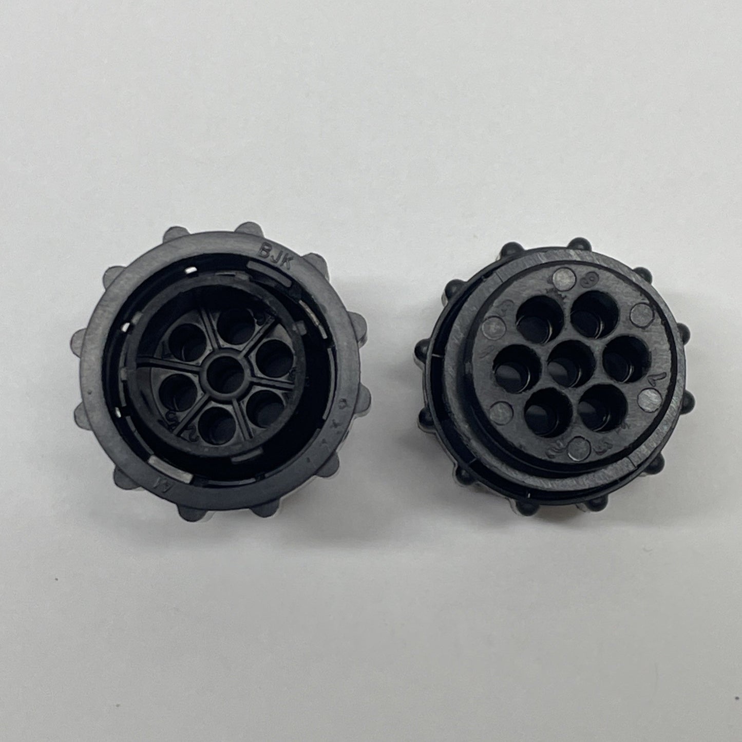 LOT OF 2 AMP 211400-1 Circular Plastic Connector Plug Assembly
