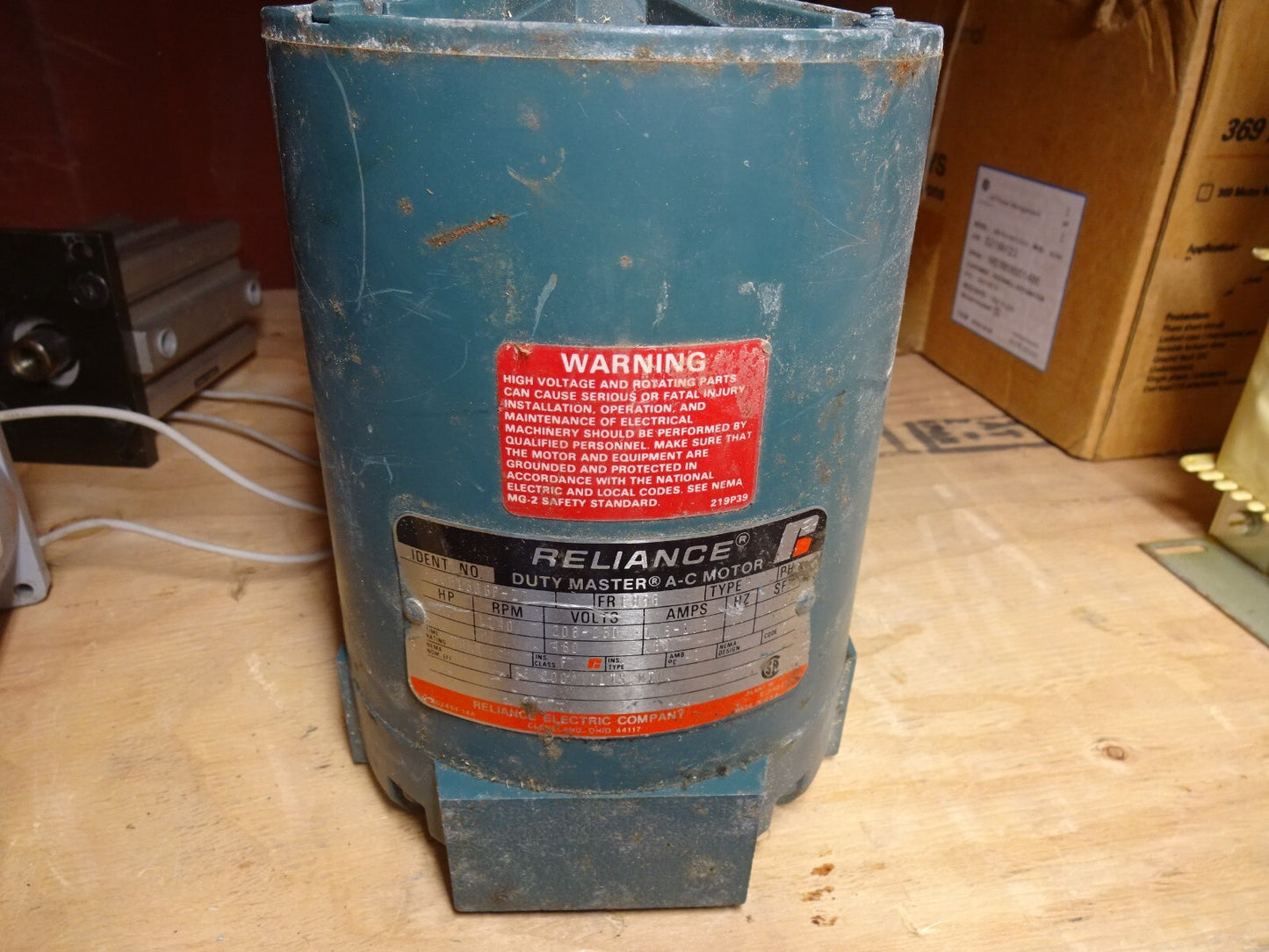 RELIANCE P56H130GP-ZI A-C MOTOR P56H130GP / 208-250V / 1.6A