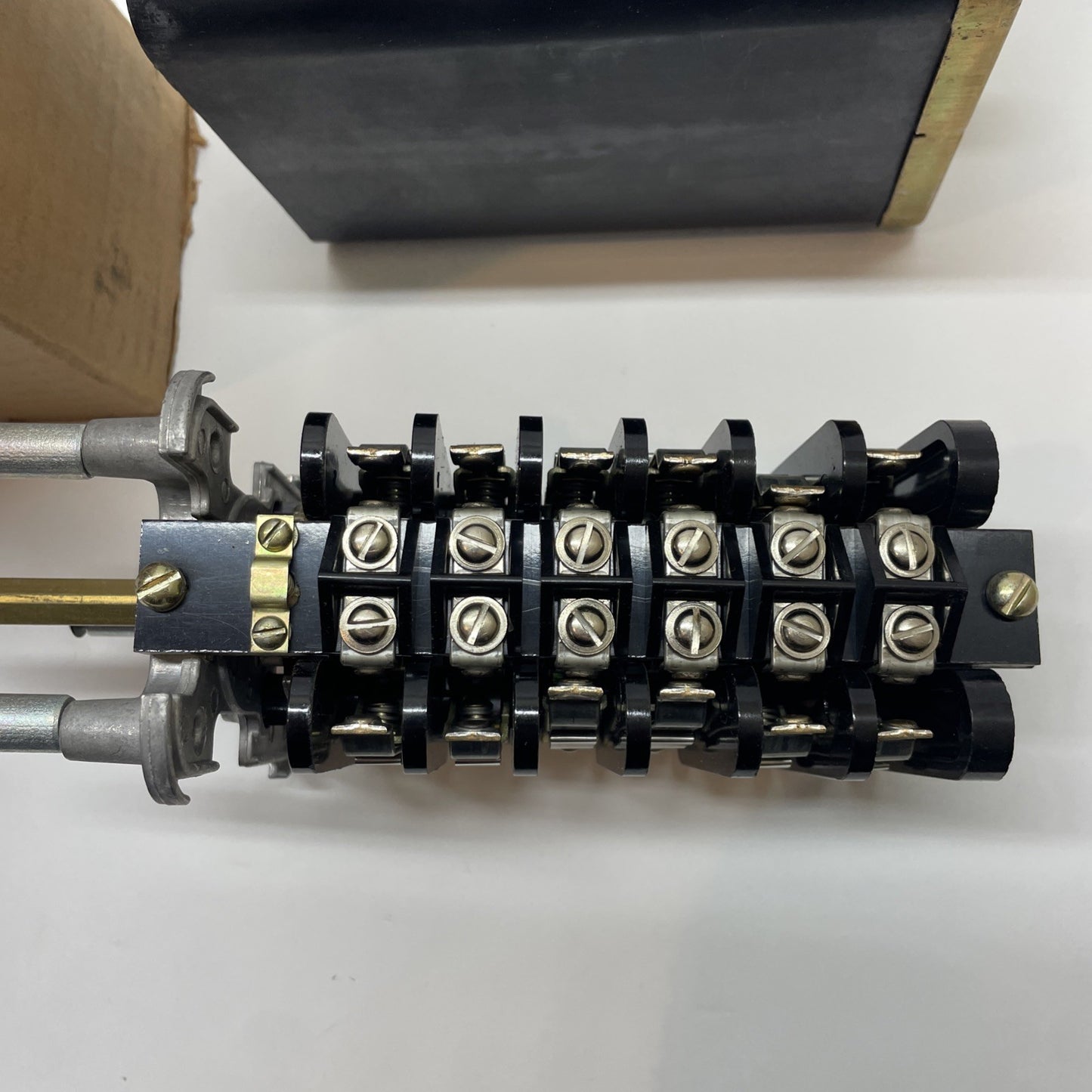 GE 16SB1FB8A18SUM4Y Aux Control Switch, SB-1 Cam Switch, 6-Stage 8-Position
