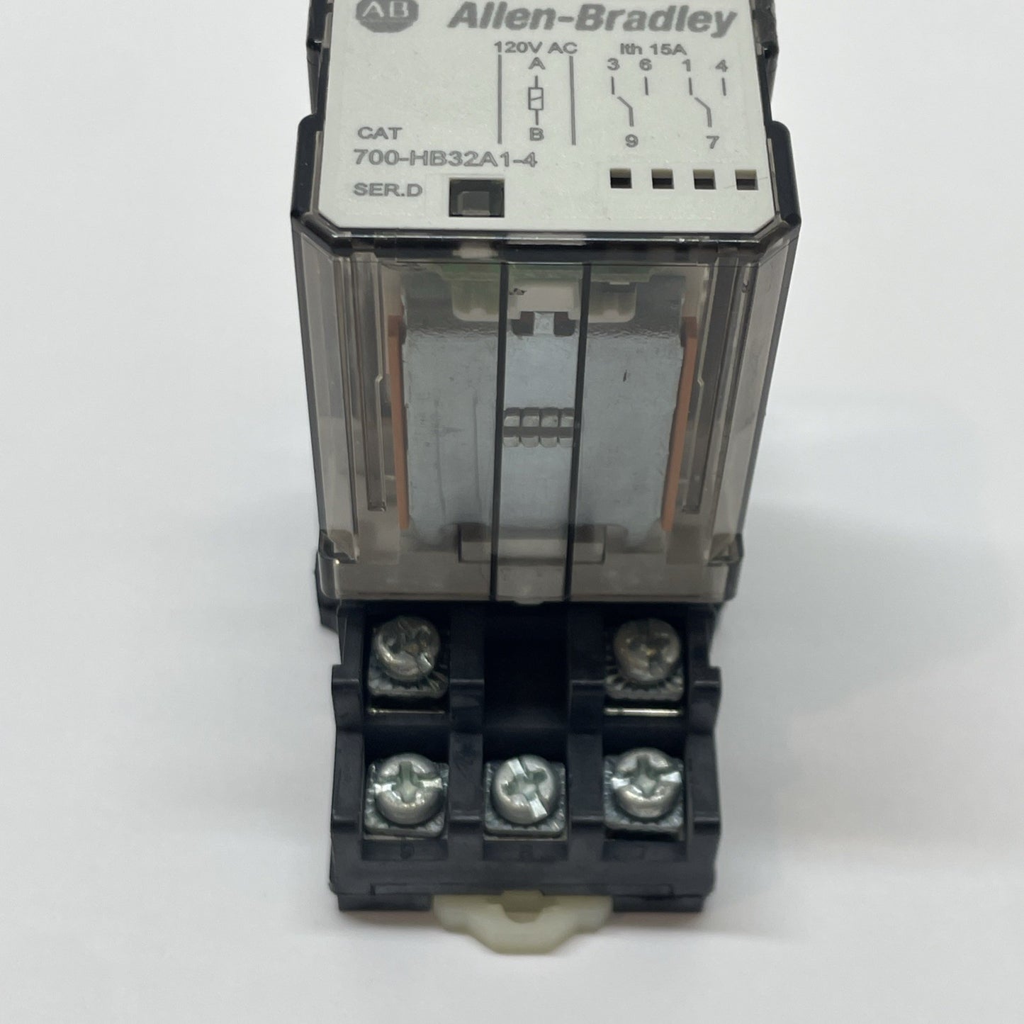 ALLEN BRADLEY 700-HB32A1-4 RELAY SER D 120VAC WITH BASE