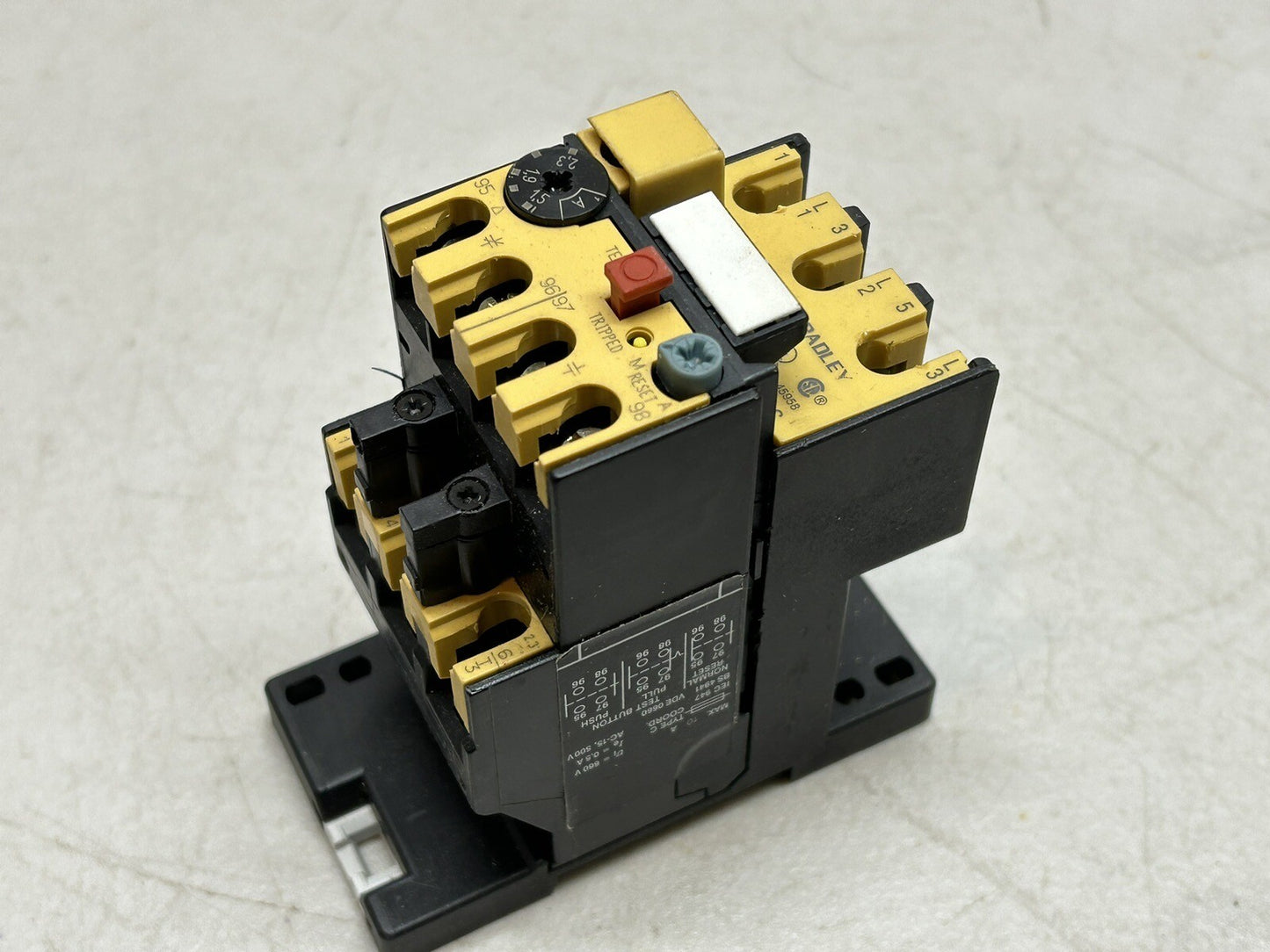 ALLEN BRADLEY 193-BSB 22 SER B OVERLOAD 1.5-2.3A RANGE W/ 193-BPM1 SER C ADAPTER