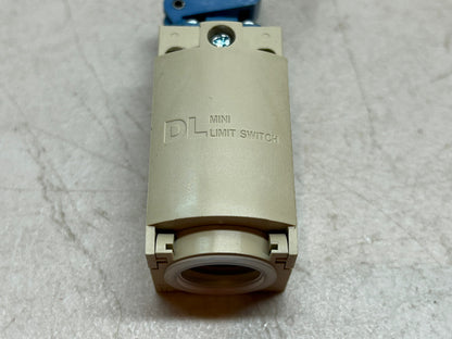 NAIS PANASONIC AZD1000 / DL MINI LIMIT SWITCH W/ ROLLER LEVER / NEW IN BOX