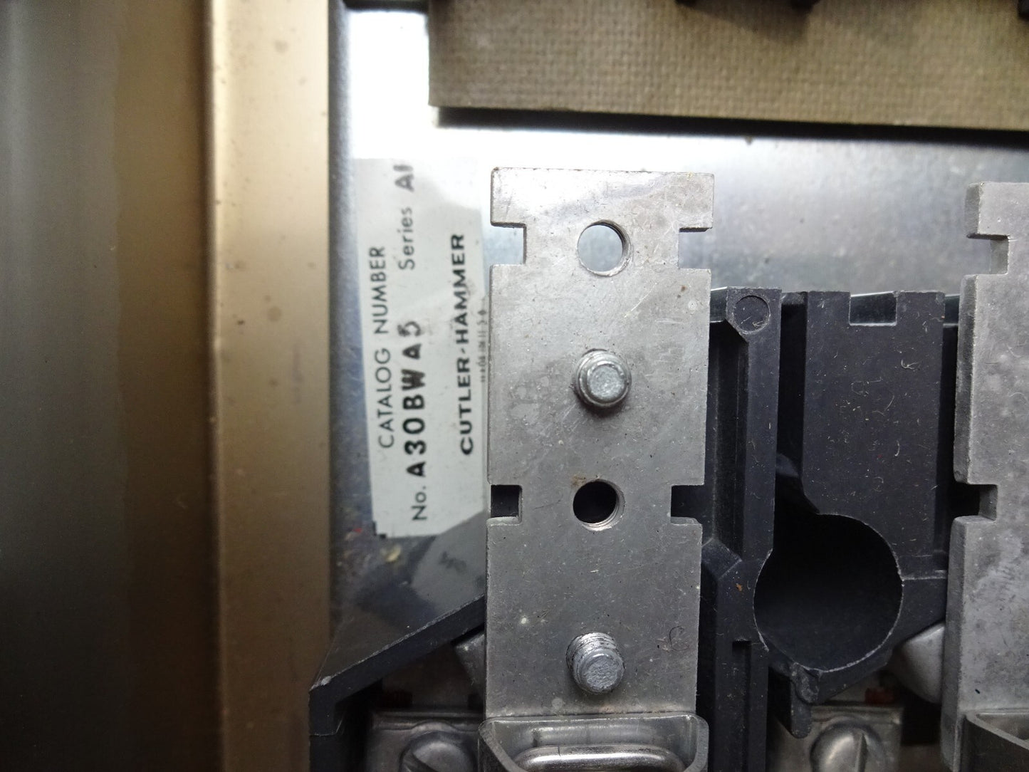 CUTLER HAMMER A-C MAGNETIC COMBINATION STARTER W/ MOTOR CIRCUIT SWITCH 4X ENCL