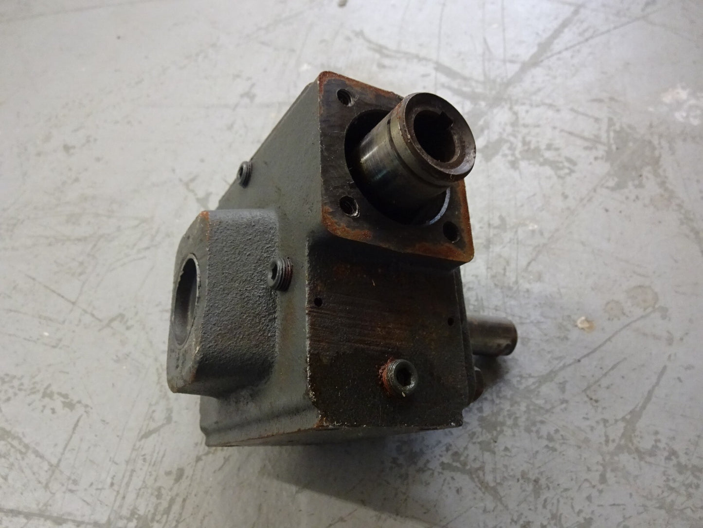 WINSMITH 913MDN / 913MDNS3V000DN / RPM 1750 / HP 41 RATIO 20:1 OUTPUT 221 AGMA8