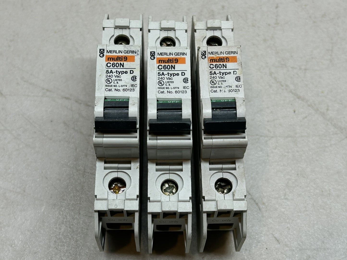 MERLIN GERIN 60123 MULTI9 C60N 5A TYPE D 1 POLE 5A CIRCUIT BREAKER (LOT OF 3)