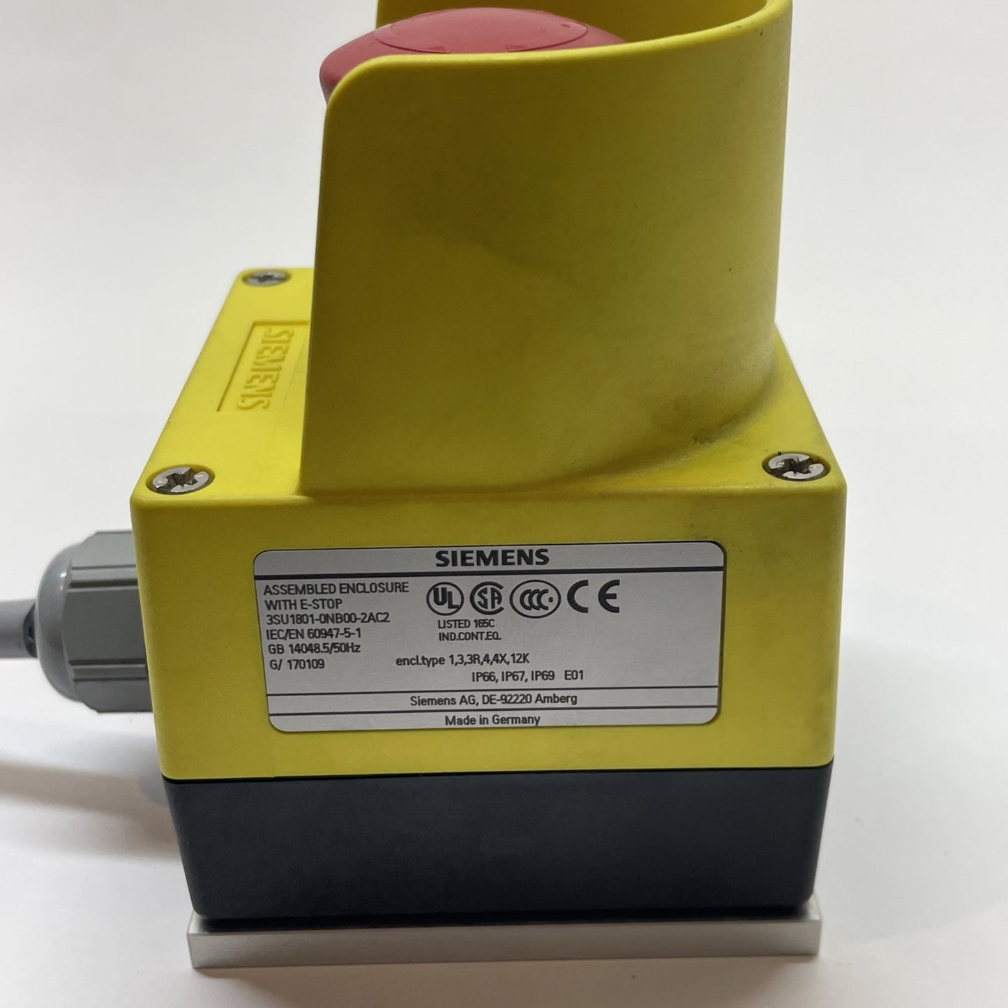 Siemens 3SU1801-0NB00-2AC2 Emergency Stop Mushroom Push Button Enclosure