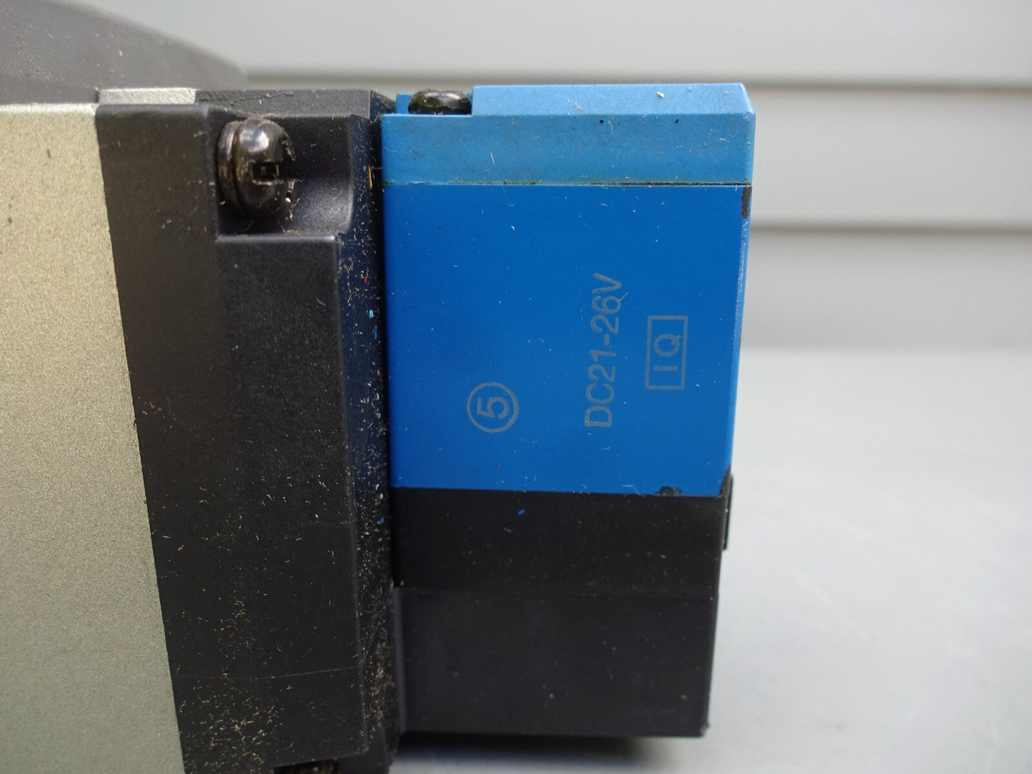 SMC VSS8-8-FG-D-3EZ-V1 / SOLENOID VALVE  / 24VDC / .075AMP / 1.8W / 142 PSI
