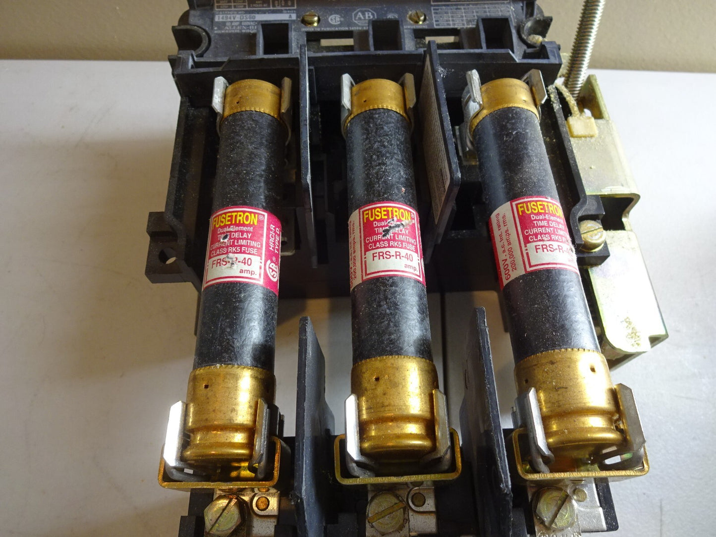 ALLEN BRADLEY 1494V-DS60 / DISCONNECT SWITCH WITH 1494V-FSR666 AND FUSES SER A