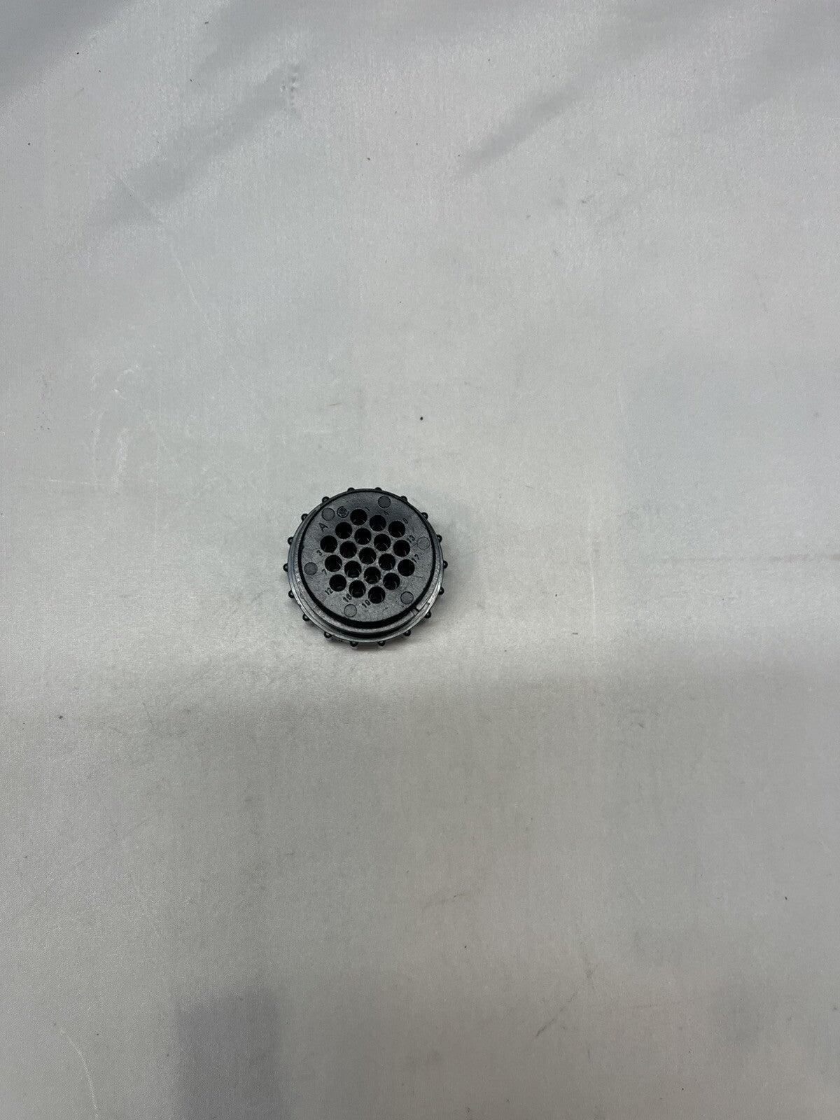 211772-1 AMP CONNECTOR