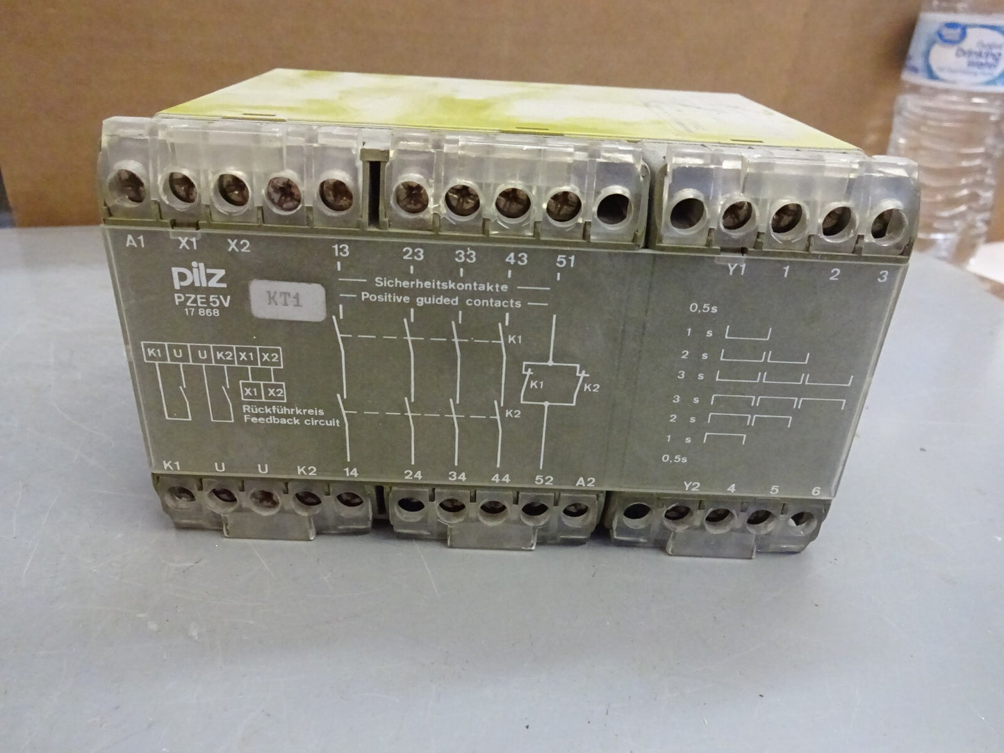 PILZ 17868 / 474965 / PZE5V SAFETY RELAY / 24VDC
