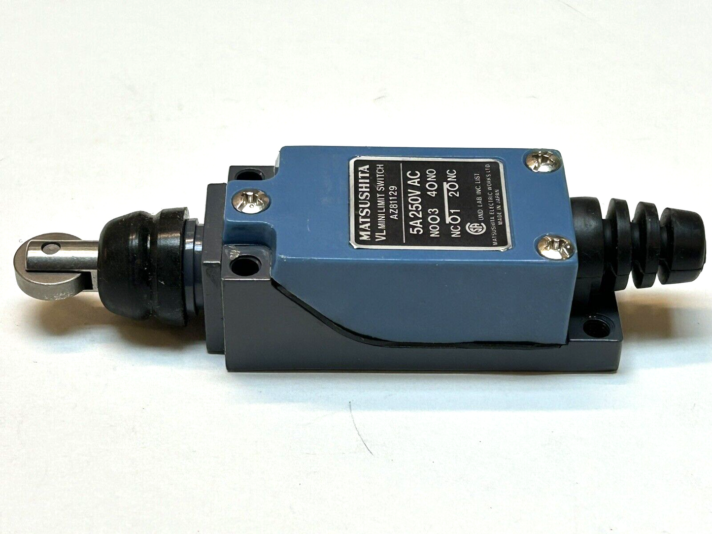 MATSUSHITA AZ81129 / VL MINI LIMIT SWITCH 5A 250VAC / NEW