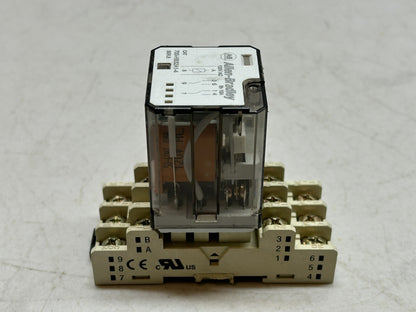 ALLEN BRADLEY / 700-HB32A1-4 RELAY SERIES E / WITH 700-HN154 SER A SOCKET BASE