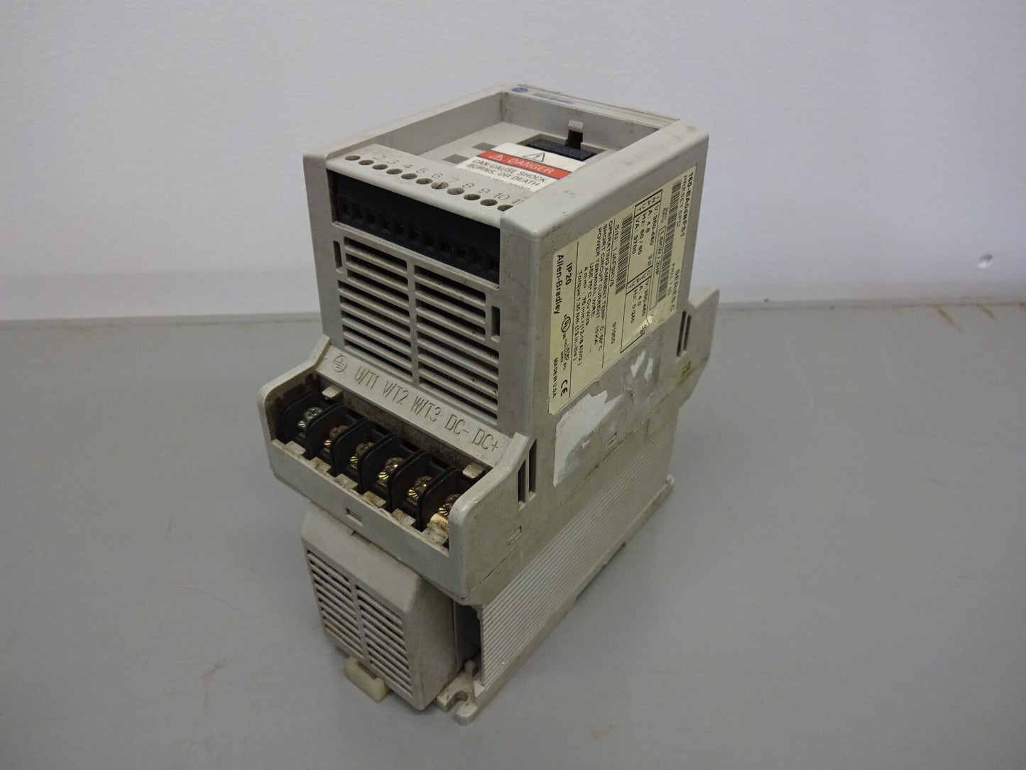 ALLEN BRADLEY 160-BA04NPS1 C SPEED CONTROL DRIVE 2HP / 2HP 1.5KW / PRESET SPEED