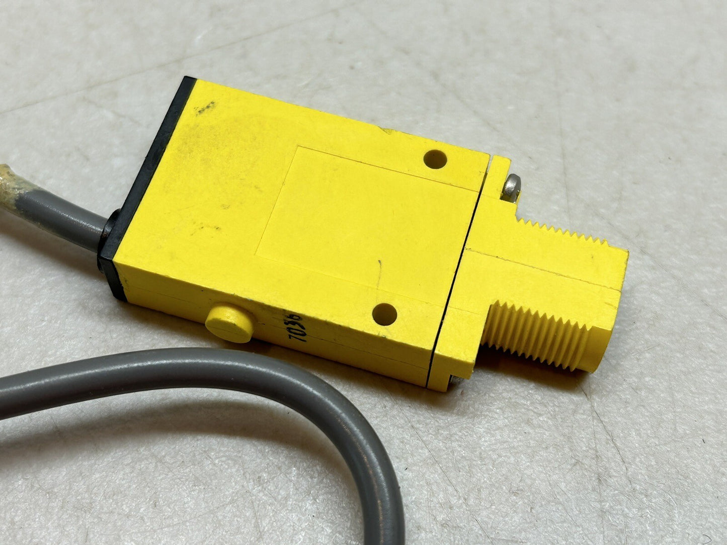 BANNER SM2A312LVAG / 26055 MINI-BEAM SENSOR / USED AS SAMPLE ONLY