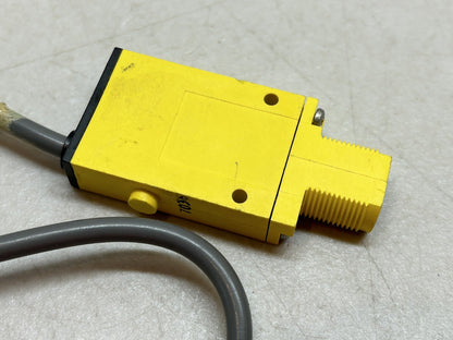 BANNER SM2A312LVAG / 26055 MINI-BEAM SENSOR / USED AS SAMPLE ONLY