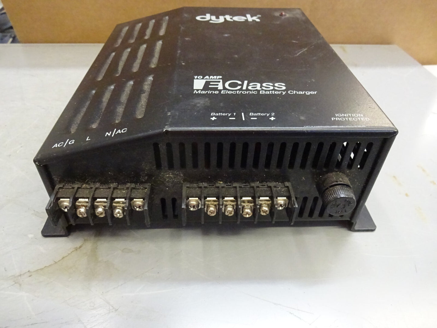 DYTEK E CLASS MARINE ELECTRONIC 10A AMP BATTERY CHARGER