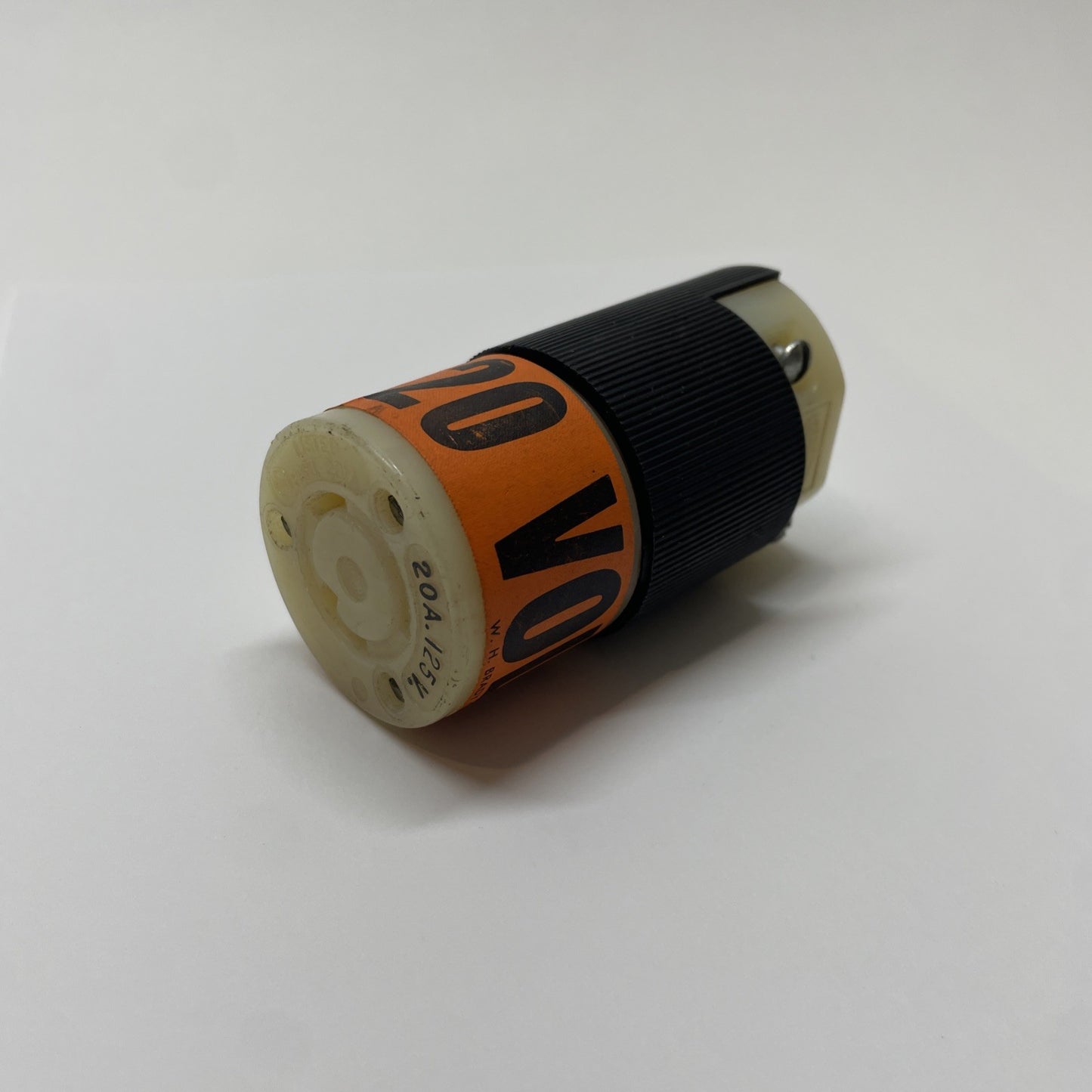 Hubbell 231A  20A 125V TWIST LOCK PLUG