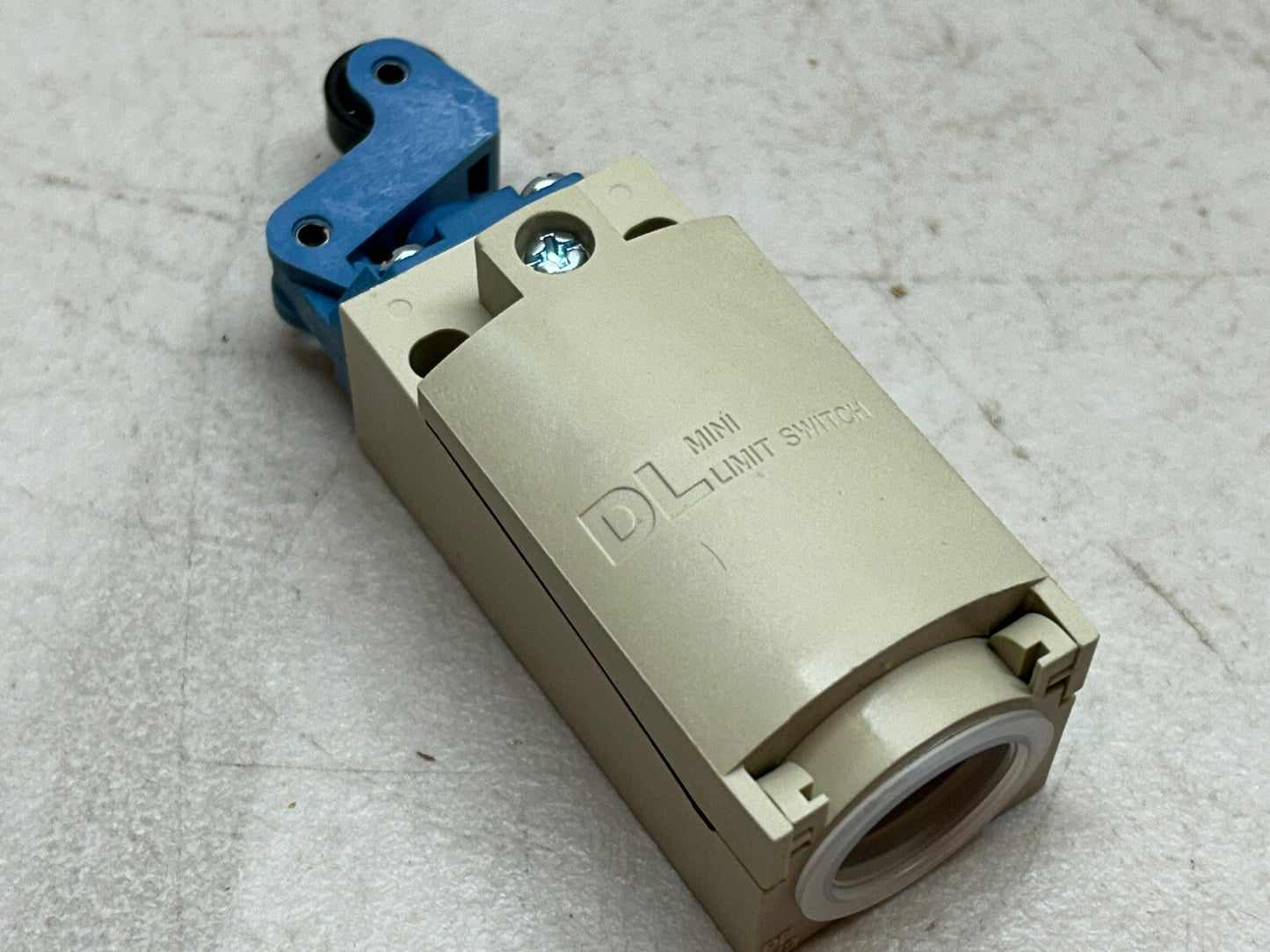 NAIS PANASONIC AZD1000 / DL MINI LIMIT SWITCH W/ ROLLER LEVER / NEW IN BOX