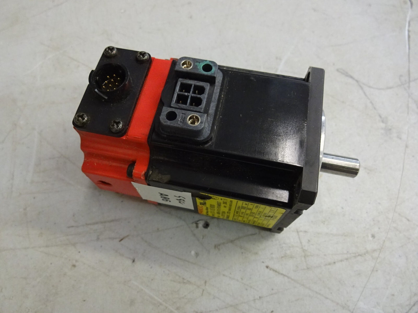 FANUC A06B-0115-B104#0037 / A06B-0115-B104 / AC SERVO MOTOR 200/240V 50/60HZ 3P