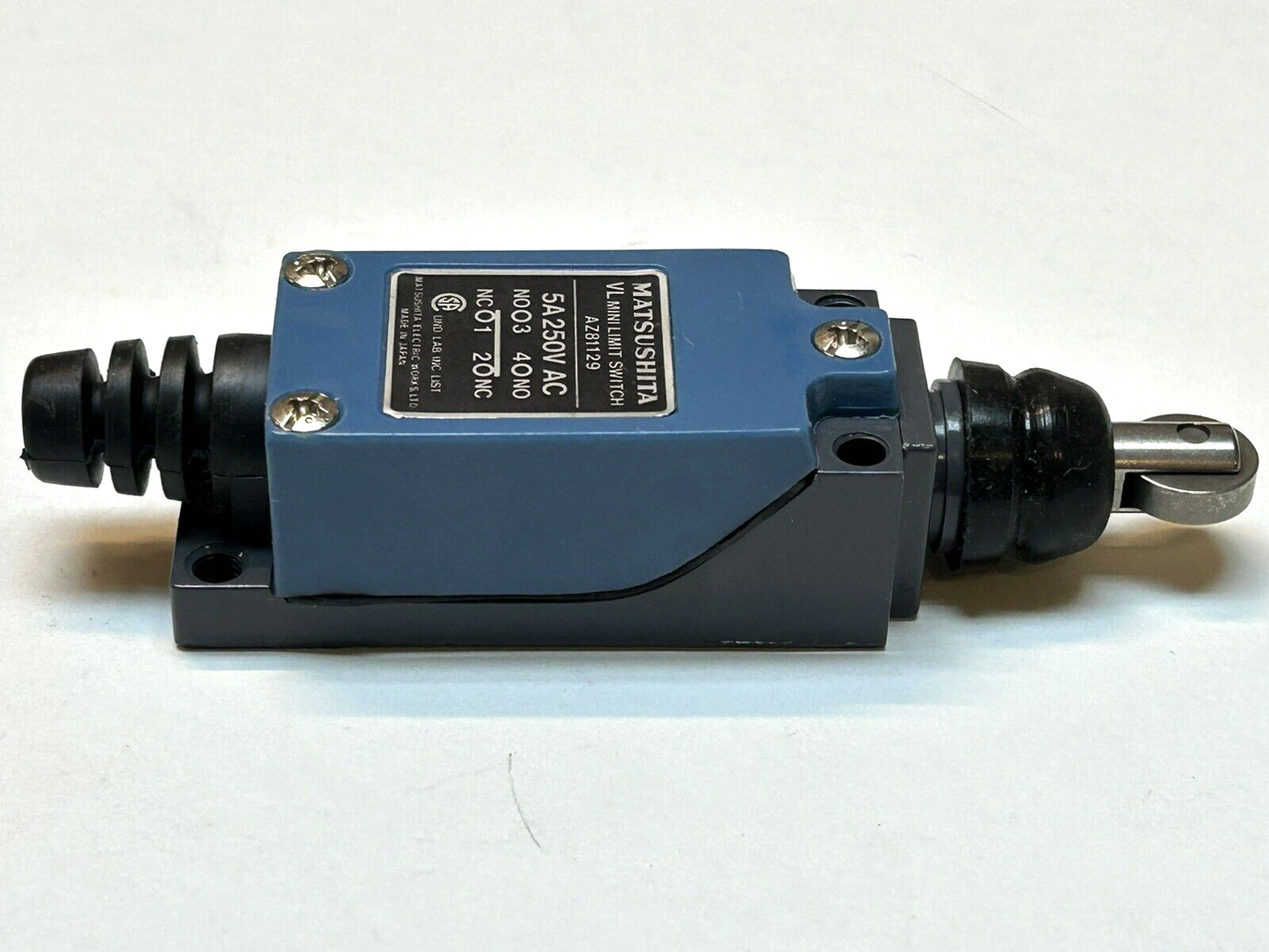MATSUSHITA AZ81129 / VL MINI LIMIT SWITCH 5A 250VAC / NEW