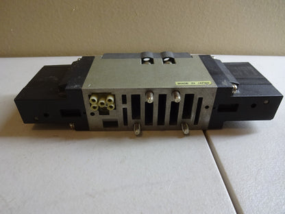 SMC VSS8-6-FHG-D-1Z-V1 / DOUBLE AIR SOLENOID VALVE / SUPPLY PRESSURE 0.1-1 MPA