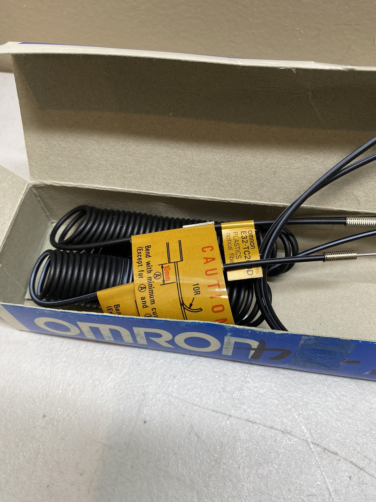 (LOT OF 2) OMRON E32-TC200D Fiber Optic Through-Beam Sensor Cable / Head