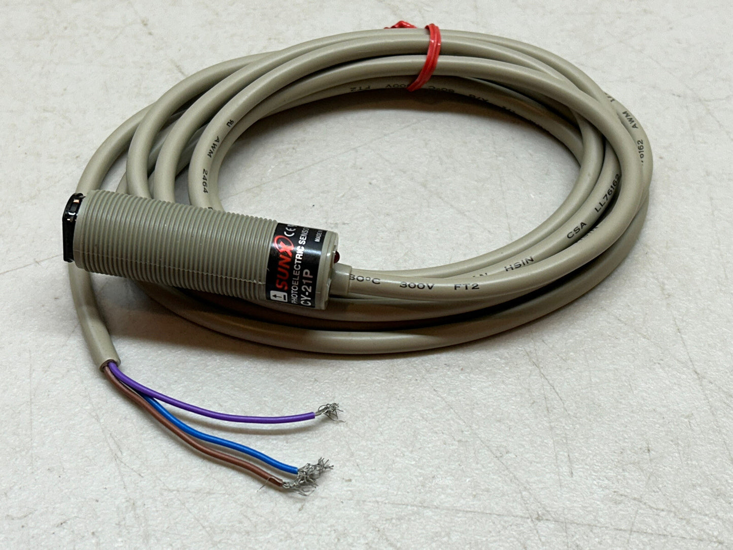 SUNX CY-21P / PHOTOELECTRIC SENSOR / USED AS SAMPLE UNIT ONLY