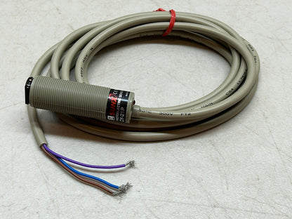 SUNX CY-21P / PHOTOELECTRIC SENSOR / USED AS SAMPLE UNIT ONLY