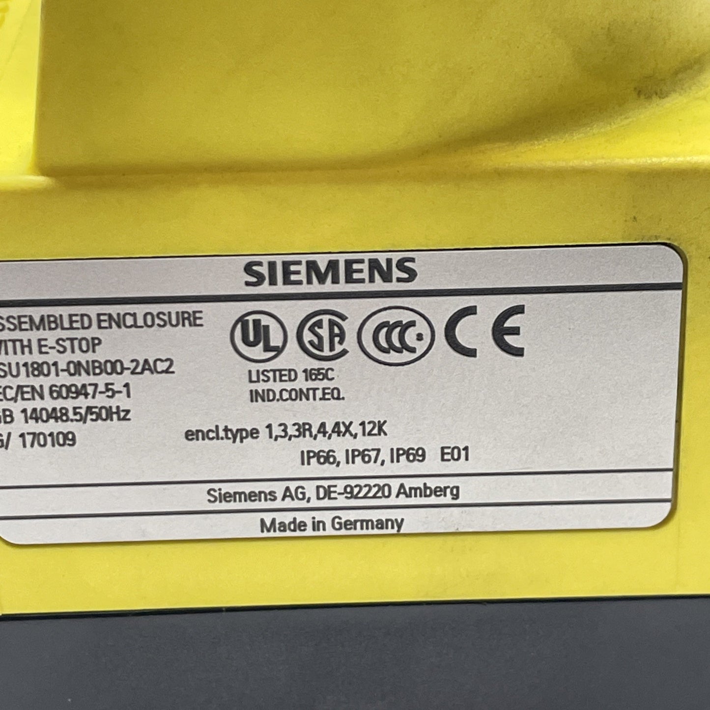 Siemens 3SU1801-0NB00-2AC2 Emergency Stop Mushroom Push Button Enclosure