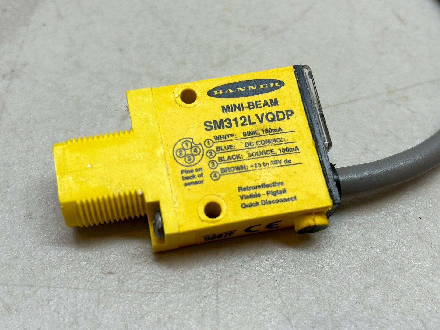 BANNER SM312LVQDP / 28155 MINI-BEAM SENSOR / USED AS SAMPLE ONLY