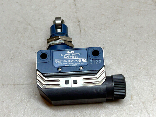 NAIS AZH2033 / HL LIMIT SWITCH 5A 250VAC CROSS ROLLER PLUNGER PANEL MOUNT / NEW
