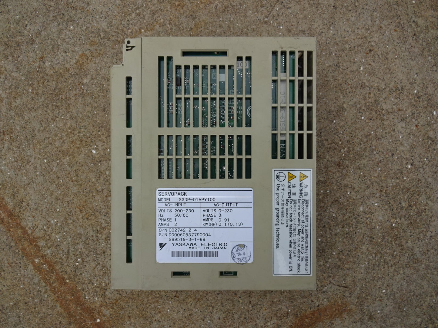 YASKAWA ELECTRIC/ SGDP-01APY100 / SERVO PACK SERVOPACK AC 200-230 IN 0-230 OUT