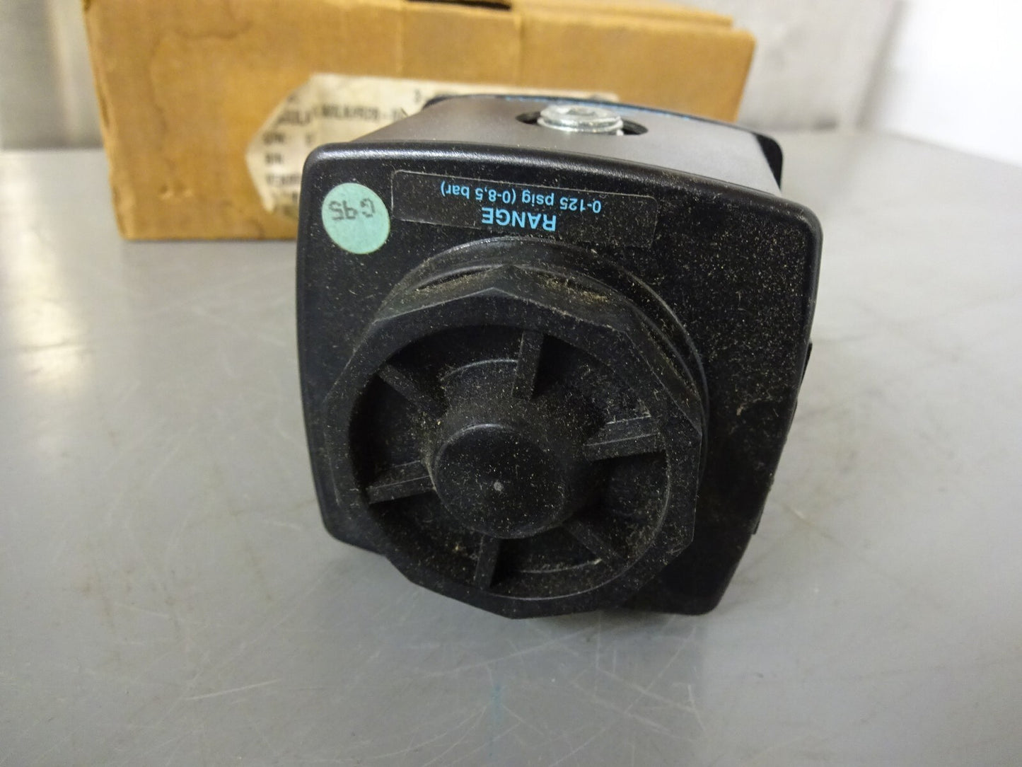 Wilkerson R28-04-F0G0 Air Regulator 0-125 PSI 1/2" NPT Gauge Ports
