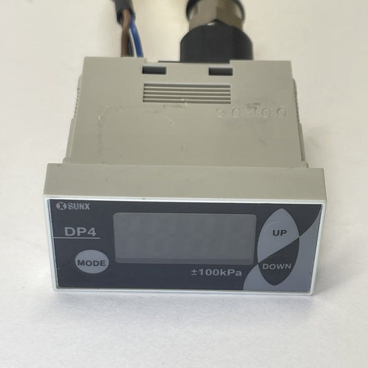 Sunx DP4-57 DP457 Pressure Sensor 12-24VDC
