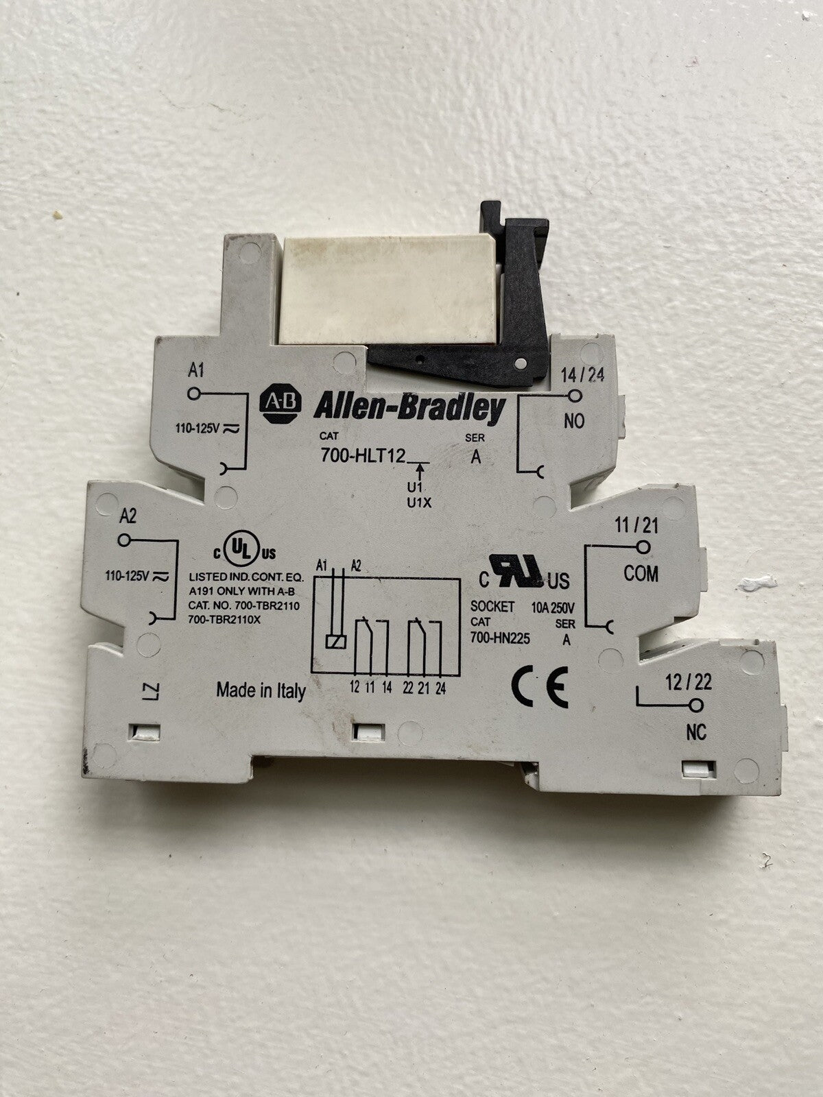 ALLEN BRADLEY 700-HLT12 TERMINAL BLOCK WITH 700-TBR2110 RELAY / SERIES A