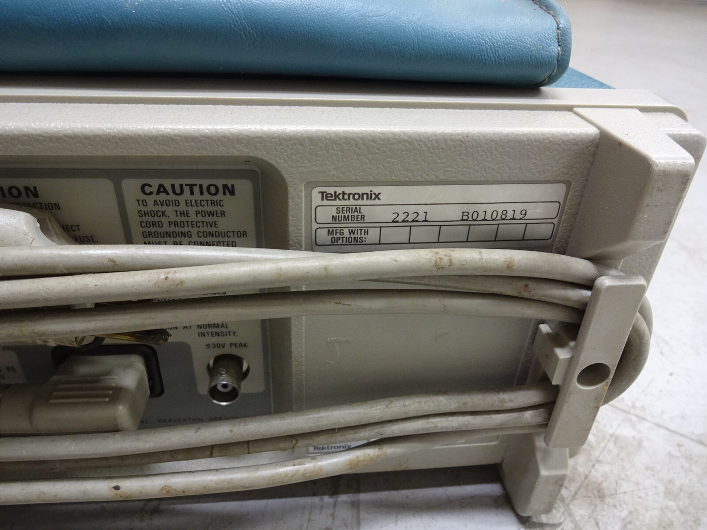 TEKTRONIX 2221 DIGITAL STORAGE OSCILLOSCOPE TWO CHANNEL 60 MHZ