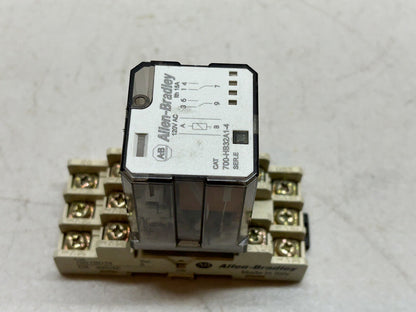 ALLEN BRADLEY / 700-HB32A1-4 RELAY SERIES E / WITH 700-HN154 SER A SOCKET BASE
