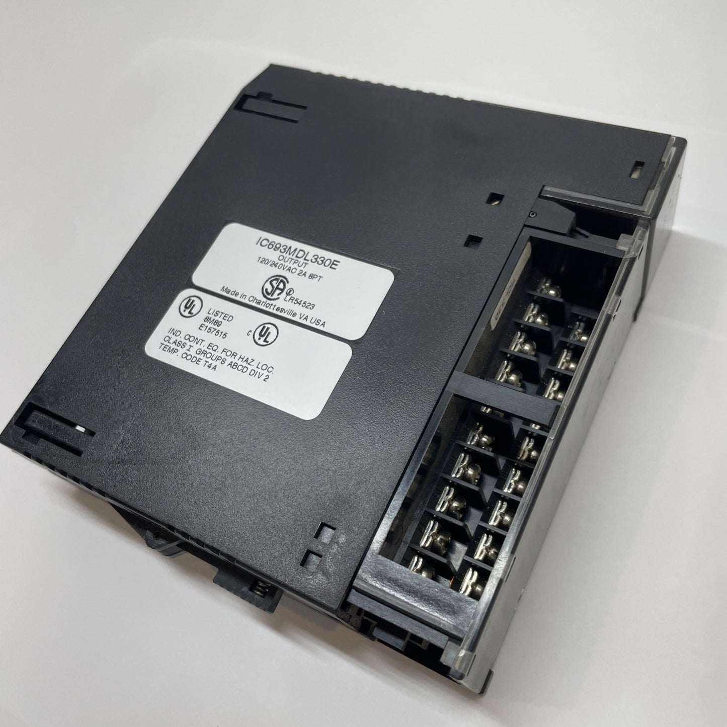 GE Fanuc IC693MDL330E 8-Point AC Output Module 120/240 V 2 A Series 90-30