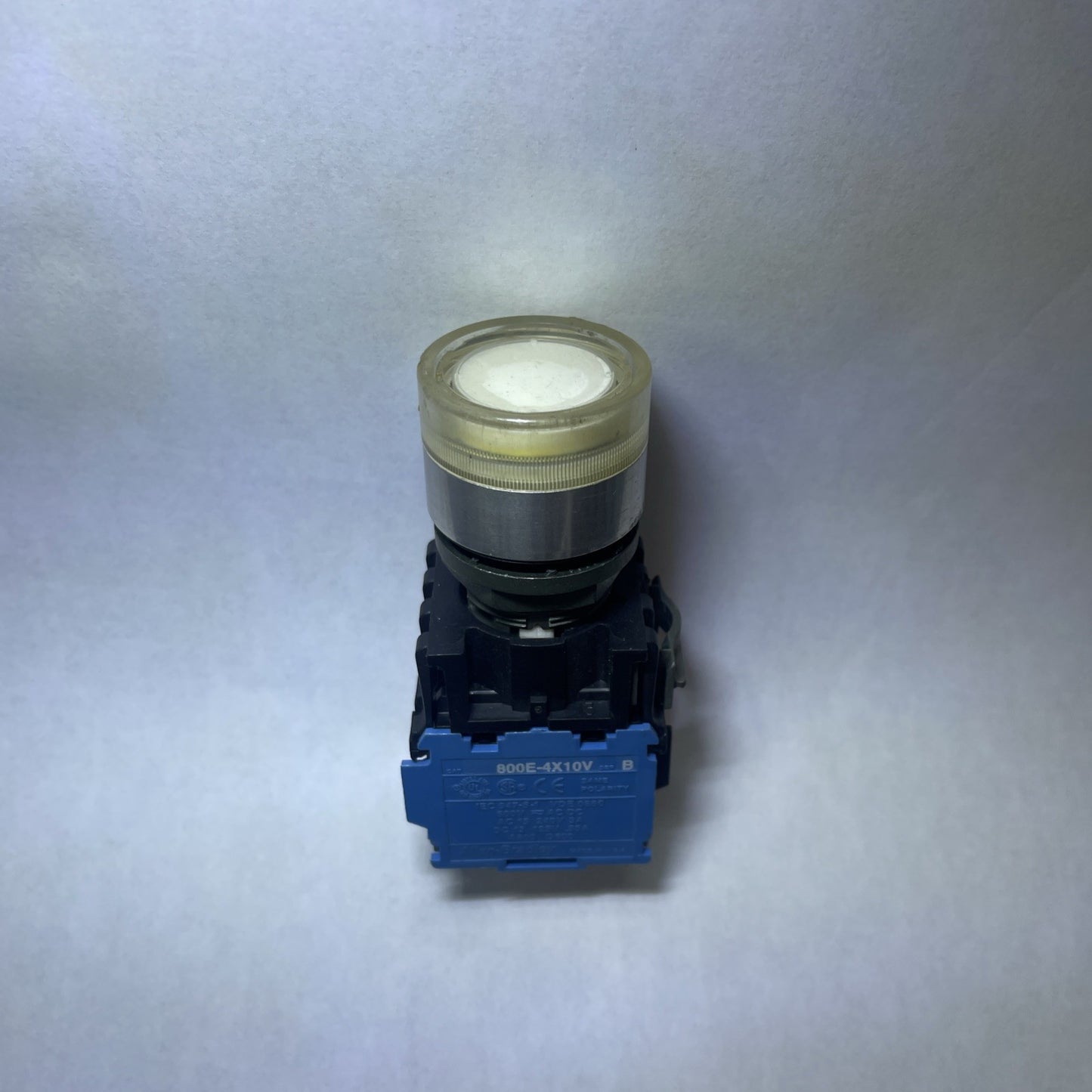 AB Illuminated Push Button 22mm - White - 800E Series 250V Max 800ES-LF33DL0X10