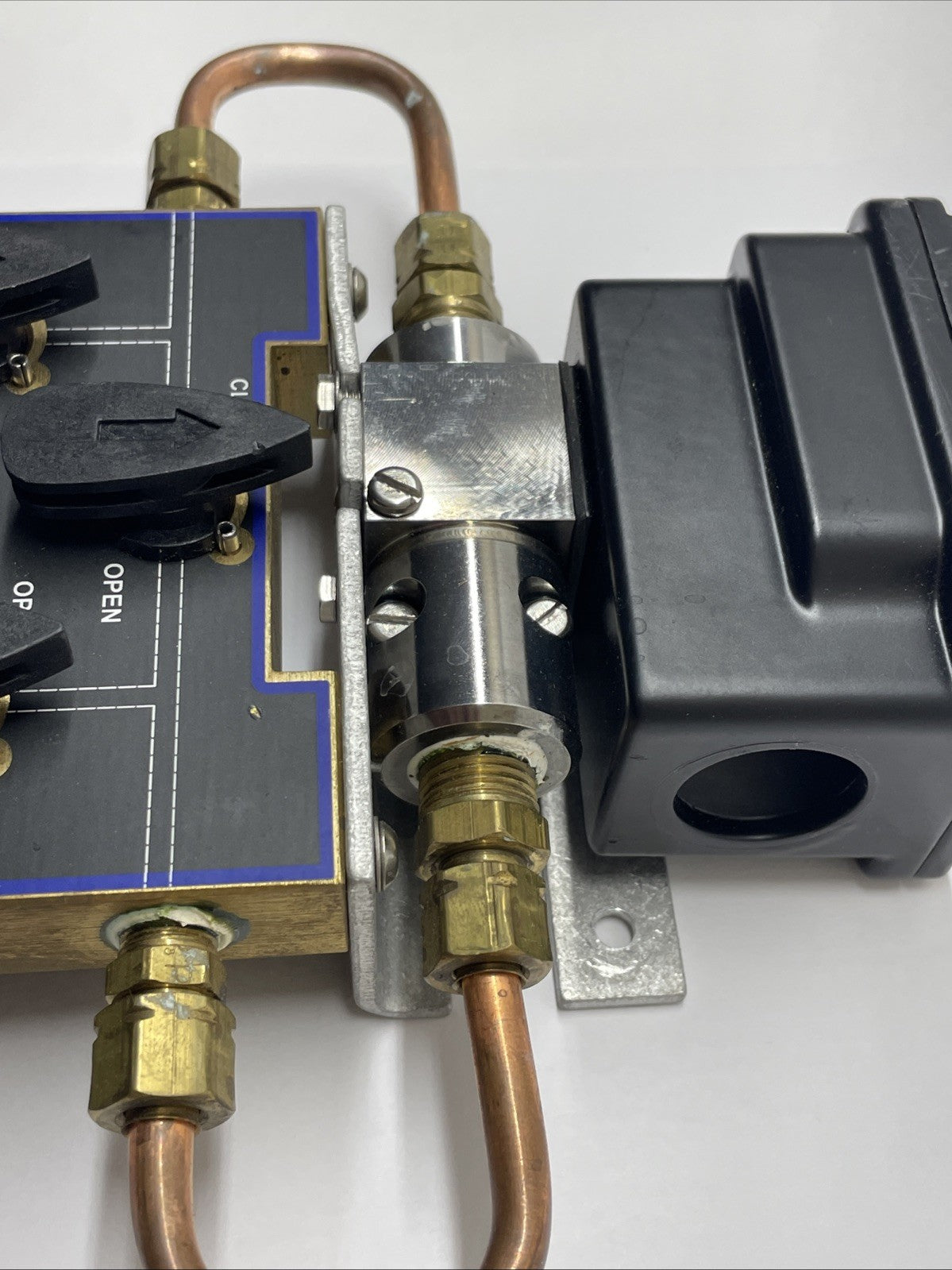 Setra 230 Series  2301100PD3V11BC  4-20 mA Pressure Transmitter 0-100 PSID