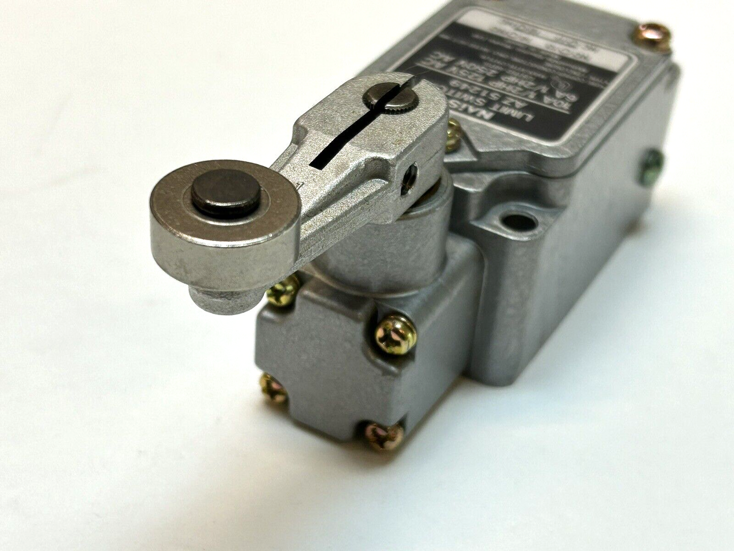 NAIS AZ51249 / LIMIT SWITCH 10A 6A 1/2HP 125VAC 250VAC / NEW NO BOX