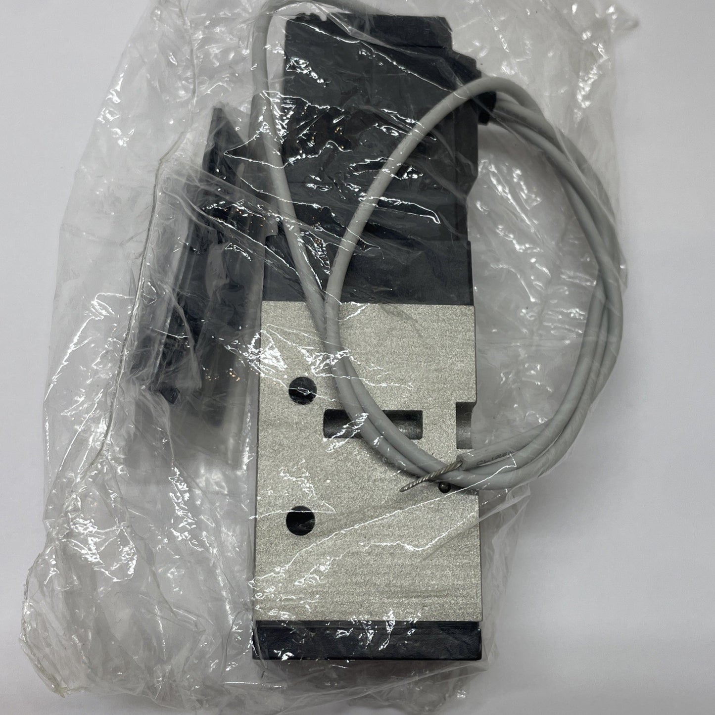 SMC VF3130-4G-02 Solenoid Valve, 4/5 Port Pilot-Operated Pneumatic Valve